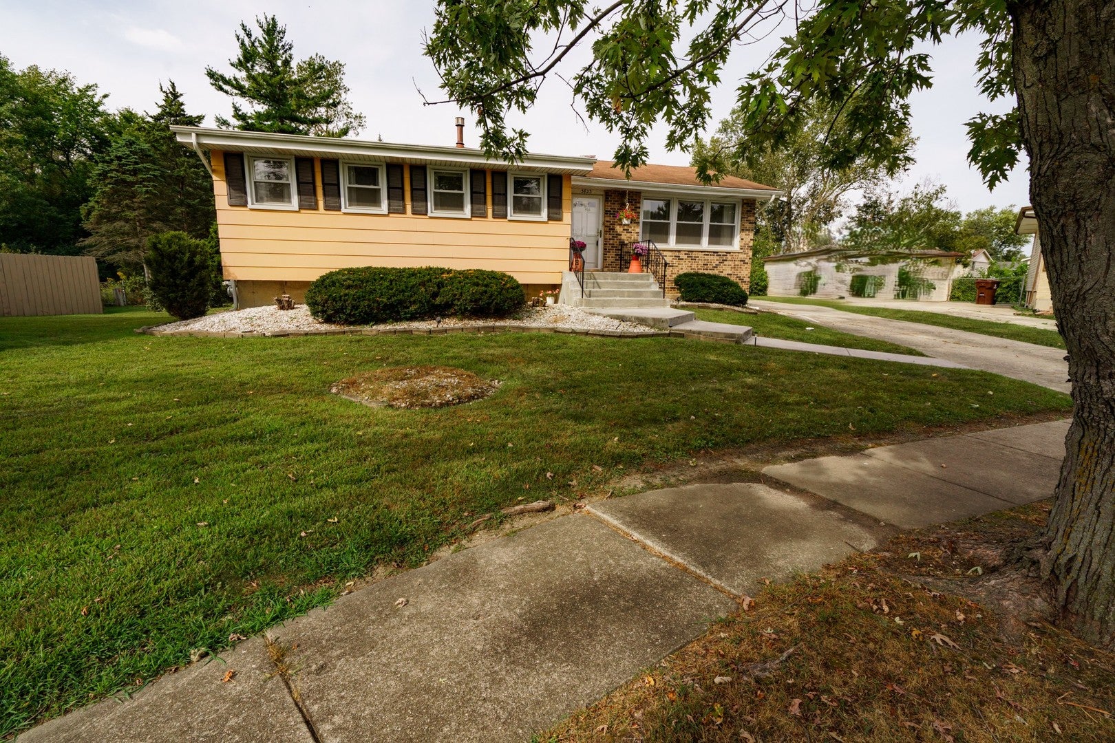 3423 Hickory Lane