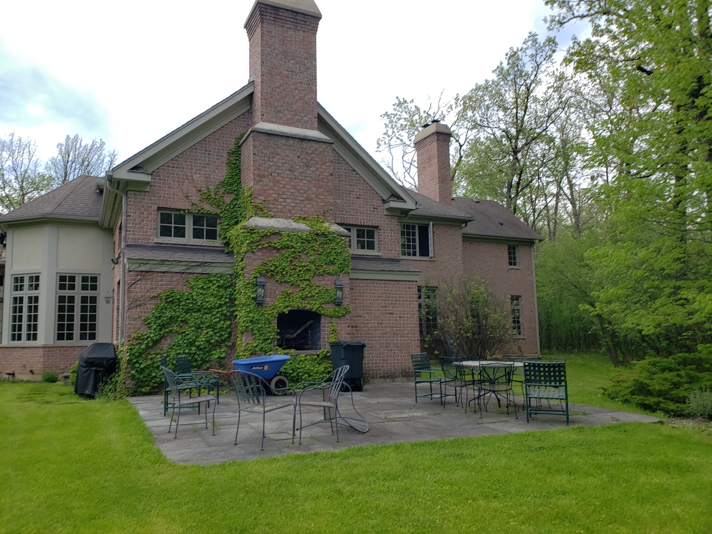 1005 Hiawatha Lane