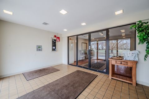 Tiny photo for 12900 W Heiden Circle #4204, Lake Bluff, IL 60044 (MLS # 12592830)