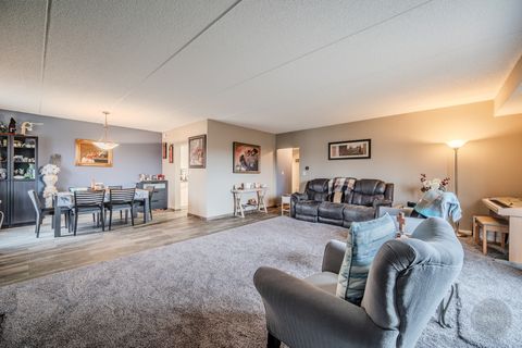 Tiny photo for 12900 W Heiden Circle #4204, Lake Bluff, IL 60044 (MLS # 12592830)