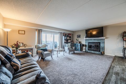 Tiny photo for 12900 W Heiden Circle #4204, Lake Bluff, IL 60044 (MLS # 12592830)