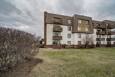 Tiny photo for 12900 W Heiden Circle #4204, Lake Bluff, IL 60044 (MLS # 12592830)