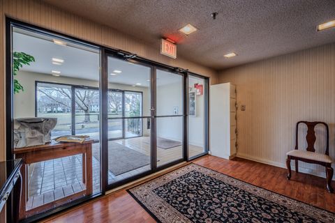 Tiny photo for 12900 W Heiden Circle #4204, Lake Bluff, IL 60044 (MLS # 12592830)