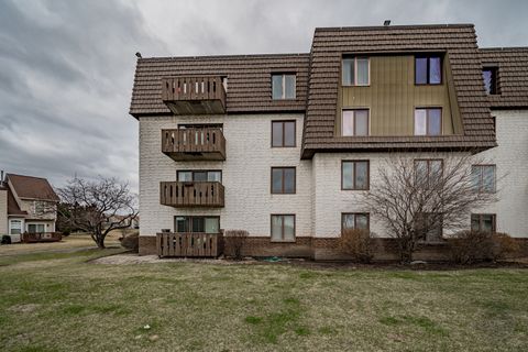 Tiny photo for 12900 W Heiden Circle #4204, Lake Bluff, IL 60044 (MLS # 12592830)