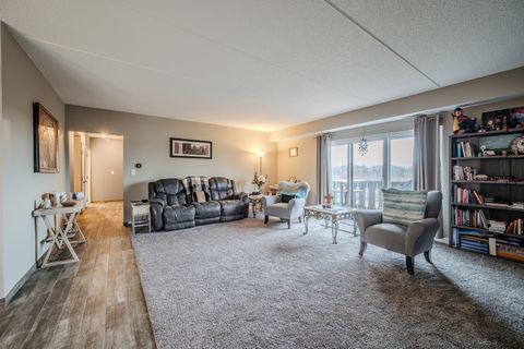 Tiny photo for 12900 W Heiden Circle #4204, Lake Bluff, IL 60044 (MLS # 12592830)