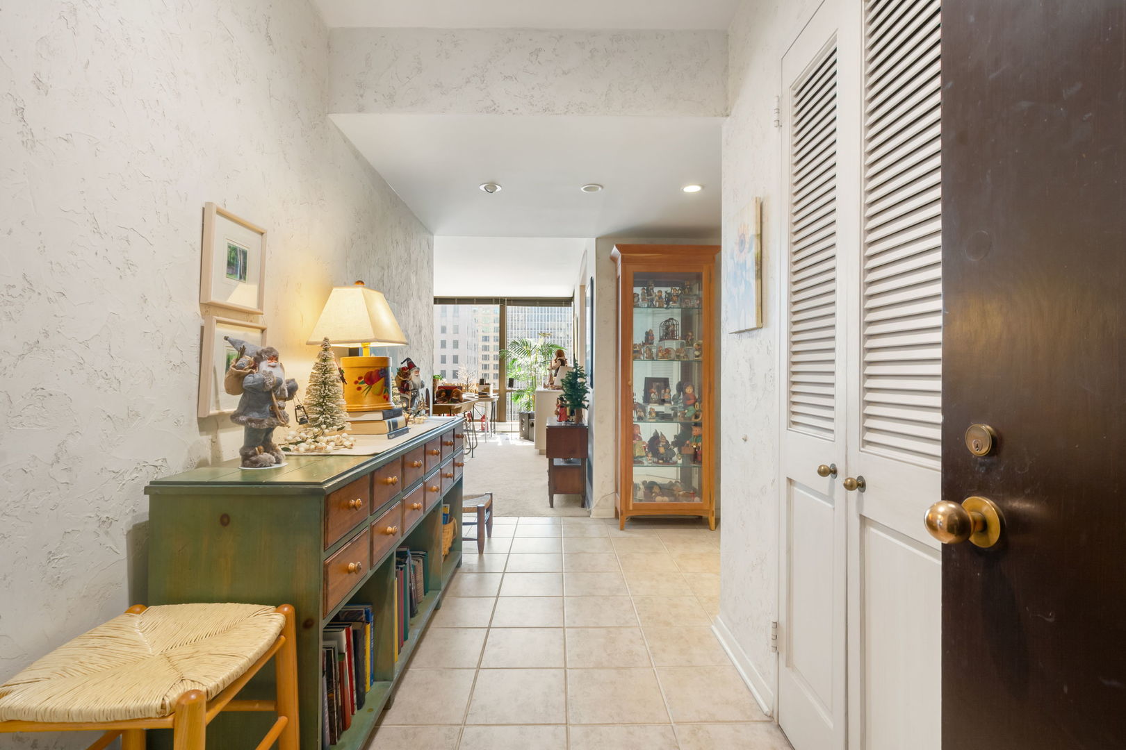 100 E Bellevue Place 23B