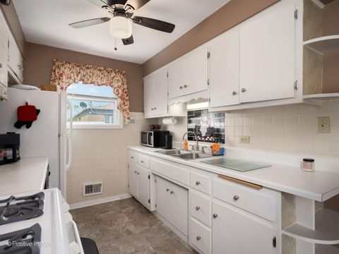 Tiny photo for 10917 S Keeler Avenue, Oak Lawn, IL 60453 (MLS # 12618532)