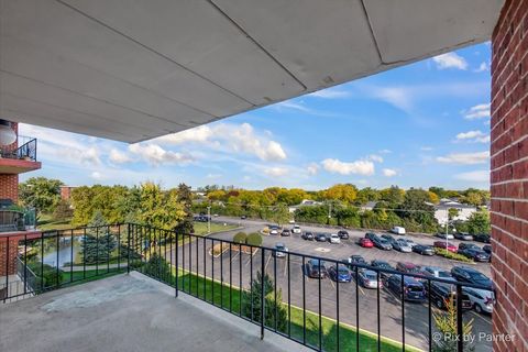 Tiny photo for 16 E Old Willow Road #417S, Prospect Heights, IL 60070 (MLS # 12498760)