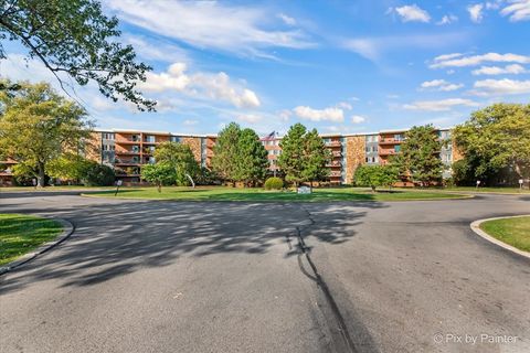 Tiny photo for 16 E Old Willow Road #417S, Prospect Heights, IL 60070 (MLS # 12498760)
