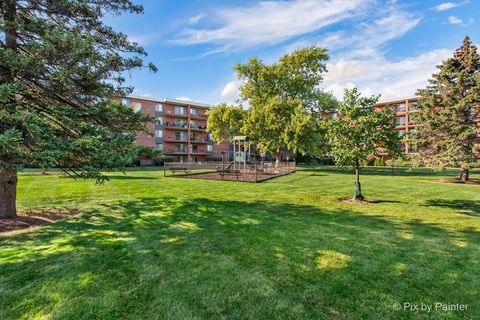 Tiny photo for 16 E Old Willow Road #417S, Prospect Heights, IL 60070 (MLS # 12498760)