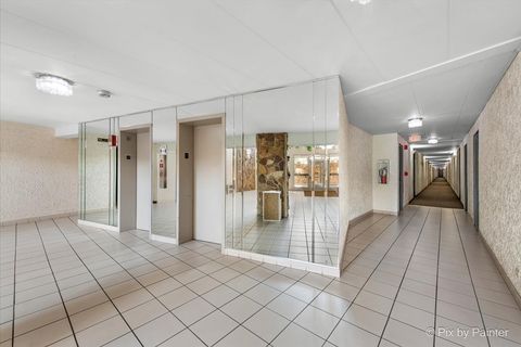 Tiny photo for 16 E Old Willow Road #417S, Prospect Heights, IL 60070 (MLS # 12498760)