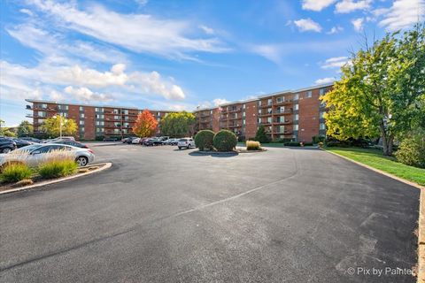 Tiny photo for 16 E Old Willow Road #417S, Prospect Heights, IL 60070 (MLS # 12498760)