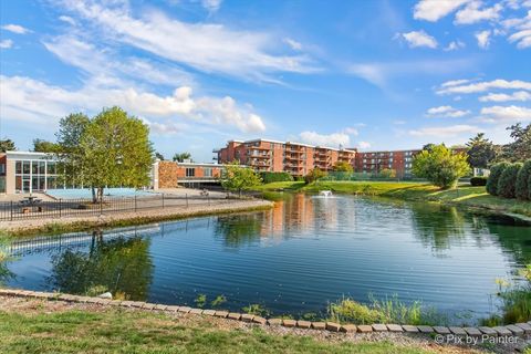 Tiny photo for 16 E Old Willow Road #417S, Prospect Heights, IL 60070 (MLS # 12498760)