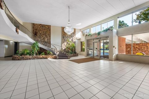 Tiny photo for 16 E Old Willow Road #417S, Prospect Heights, IL 60070 (MLS # 12498760)