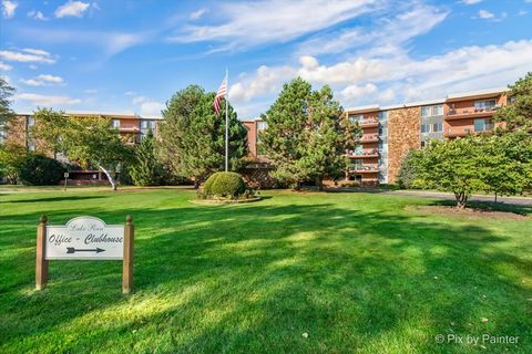 Tiny photo for 16 E Old Willow Road #417S, Prospect Heights, IL 60070 (MLS # 12498760)