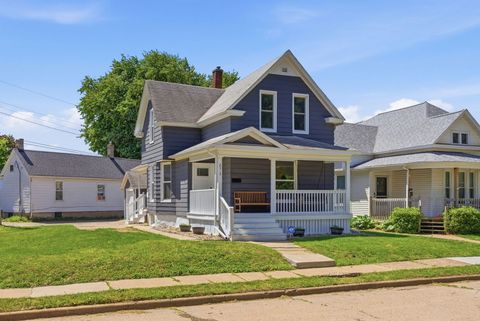 Photo of 2313 Hobson Avenue, Davenport, IA 52802 (MLS # 12648109)