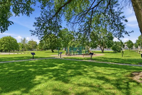 Tiny photo for 2313 Hobson Avenue, Davenport, IA 52802 (MLS # 12648109)