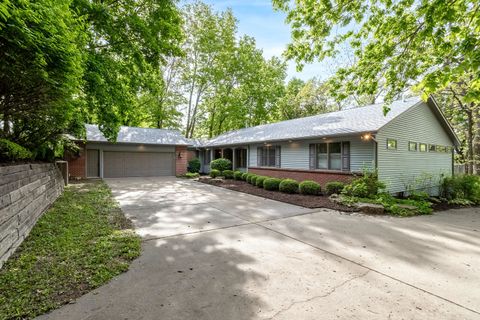 Photo of 60 Custer Terrace, Bettendorf, IA 52722 (MLS # 12652288)