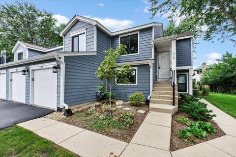 Tiny photo for 912 MANCHESTER Circle #-, Schaumburg, IL 60193 (MLS # 12735629)