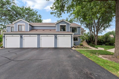 Photo of 912 MANCHESTER Circle #-, Schaumburg, IL 60193 (MLS # 12735629)