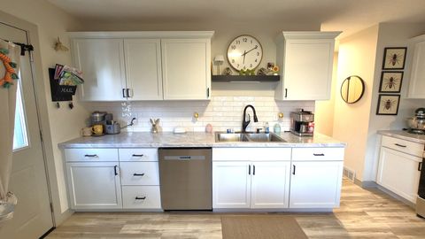 Tiny photo for 1426 Davenport Street, Le Claire, IA 52753 (MLS # 12607581)