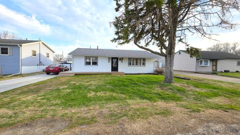 Tiny photo for 1426 Davenport Street, Le Claire, IA 52753 (MLS # 12607581)