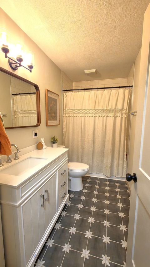 Tiny photo for 1426 Davenport Street, Le Claire, IA 52753 (MLS # 12607581)