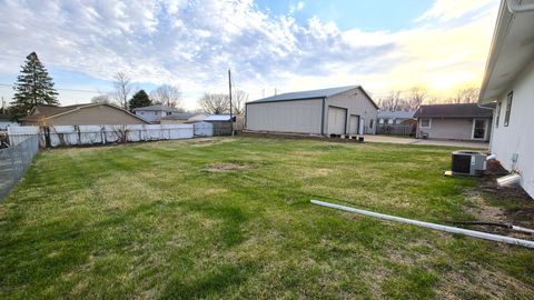 Tiny photo for 1426 Davenport Street, Le Claire, IA 52753 (MLS # 12607581)