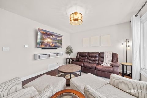 Tiny photo for 1335 Foxcroft Drive, Aurora, IL 60506 (MLS # 12612591)