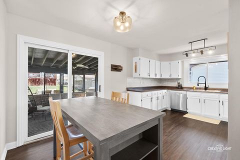 Tiny photo for 1335 Foxcroft Drive, Aurora, IL 60506 (MLS # 12612591)