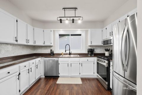 Tiny photo for 1335 Foxcroft Drive, Aurora, IL 60506 (MLS # 12612591)