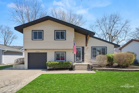 Photo of 1335 Foxcroft Drive, Aurora, IL 60506 (MLS # 12612591)