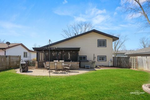 Tiny photo for 1335 Foxcroft Drive, Aurora, IL 60506 (MLS # 12612591)