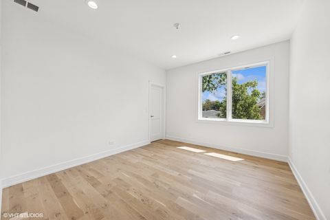 Tiny photo for 936 S Mitchell Avenue, Elmhurst, IL 60126 (MLS # 12601281)