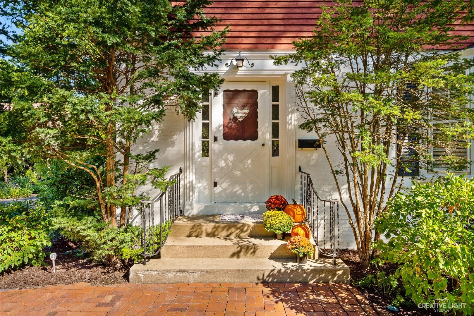 124 W crystal lake Avenue