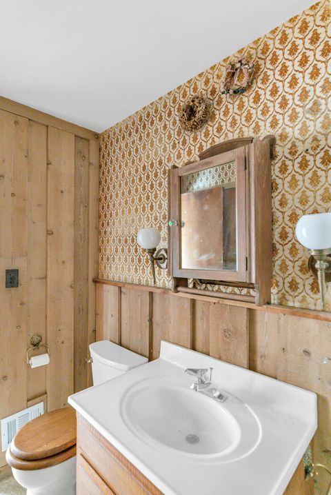 Tiny photo for 1623 Sawyer Avenue, Glen Ellyn, IL 60137 (MLS # 12527914)