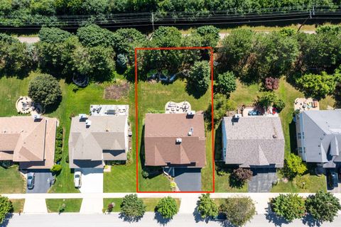 Tiny photo for 371 Sycamore Street, Vernon Hills, IL 60061 (MLS # 12602810)