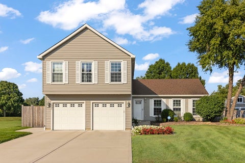 Photo of 1901 CLYDESDALE Drive, Wheaton, IL 60189 (MLS # 12781566)