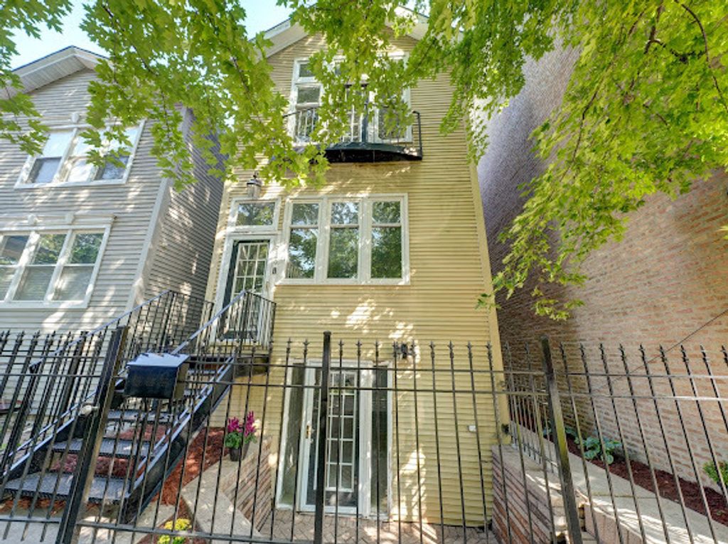 Photo for 2340 W Moffat Street, Chicago, IL 60647 (MLS # 12476866)