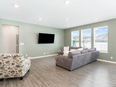 Tiny photo for 387 South Pointe Avenue, South Elgin, IL 60177 (MLS # 12615391)