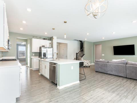 Tiny photo for 387 South Pointe Avenue, South Elgin, IL 60177 (MLS # 12615391)