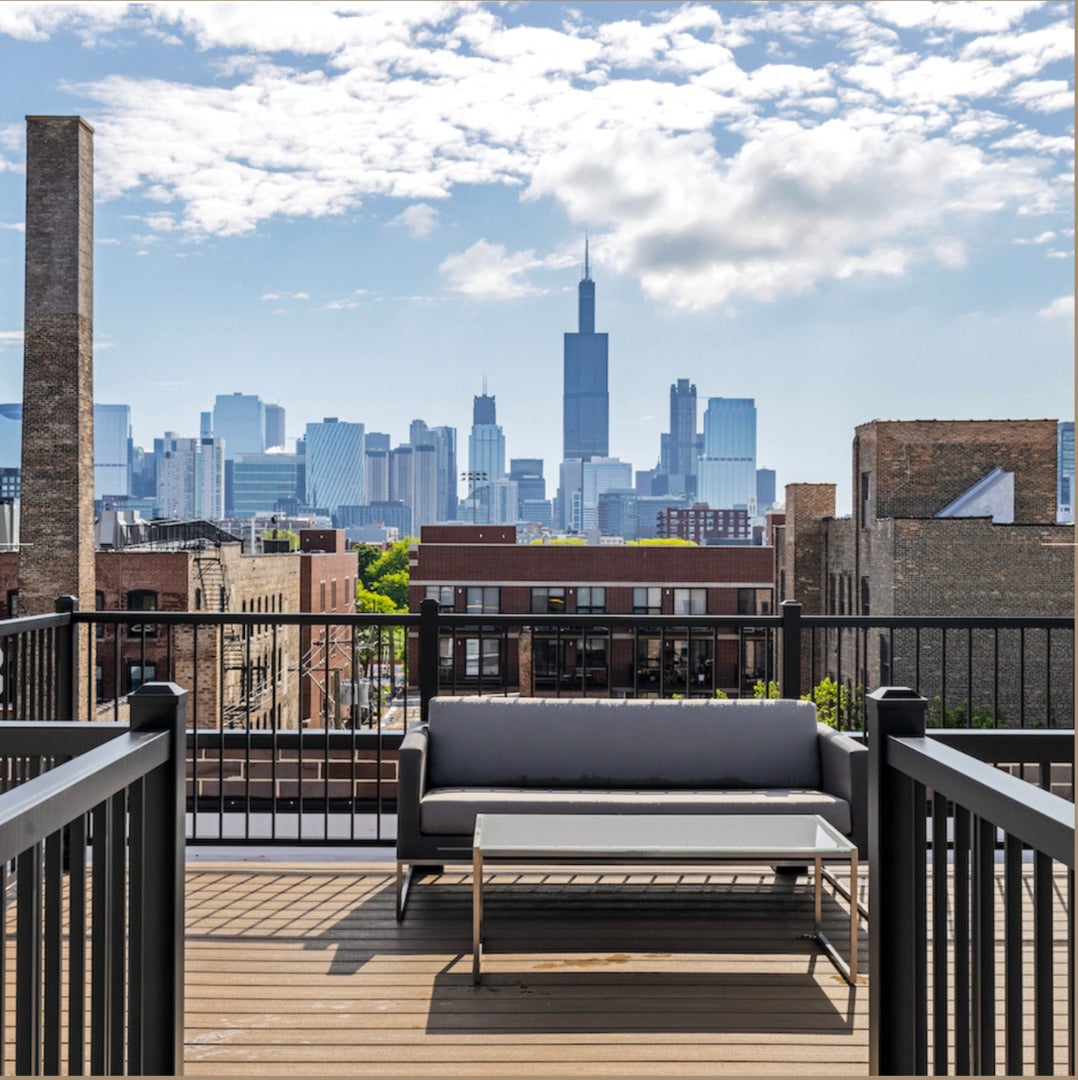 133 S Ashland Avenue 211