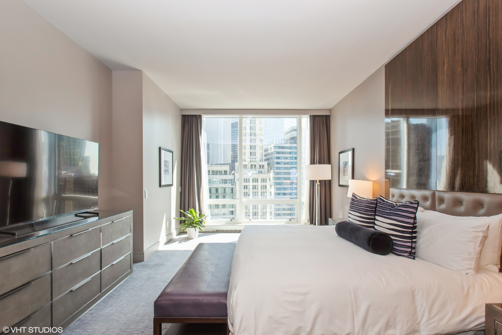 401 N Wabash Avenue 2336