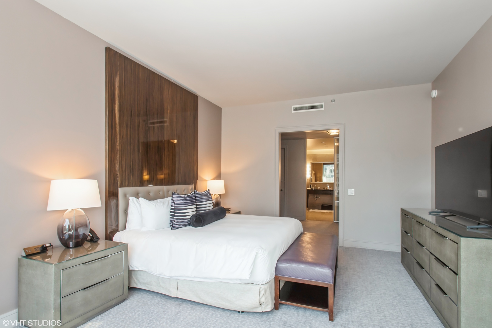 401 N Wabash Avenue 2336