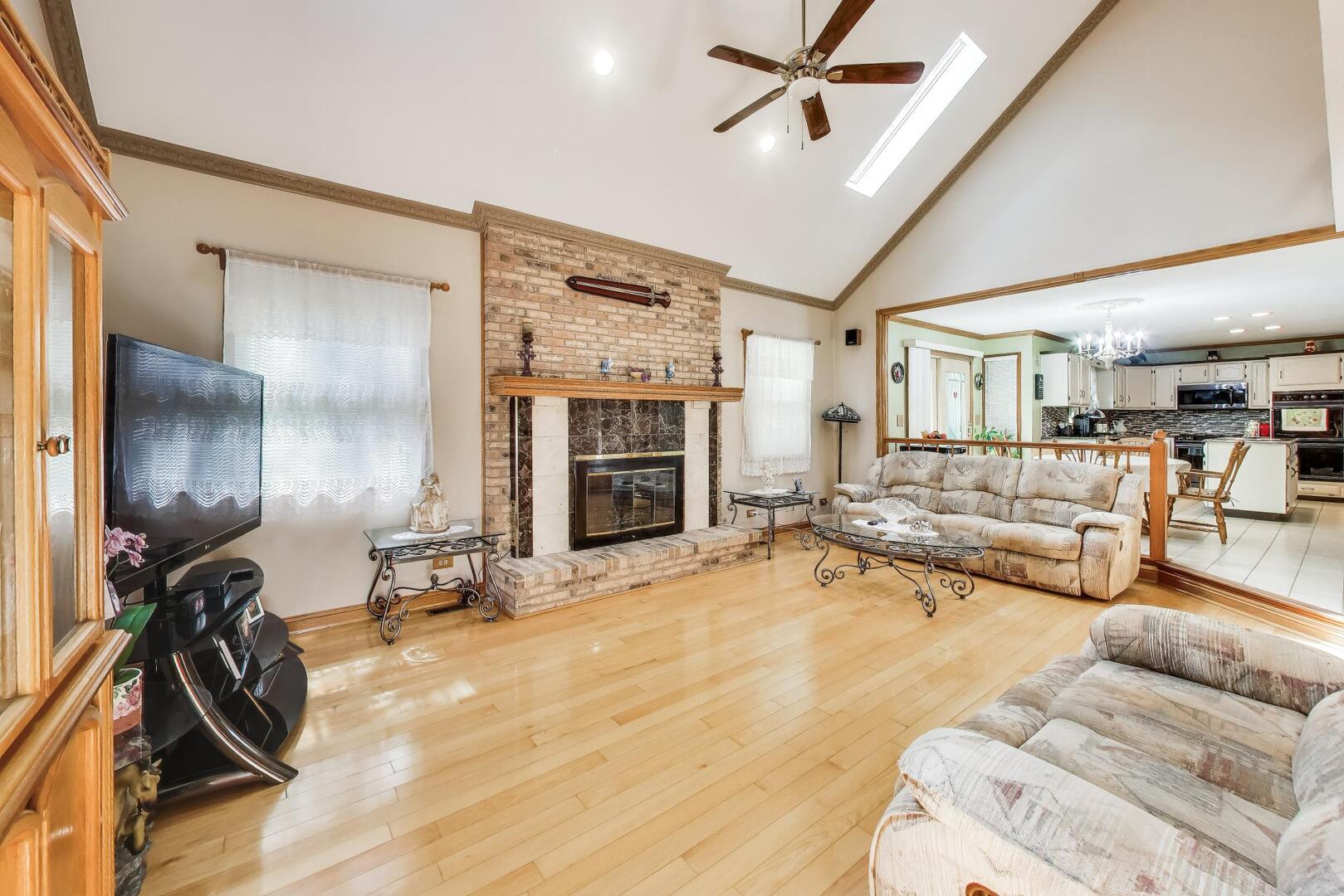 1120 Redwood Drive