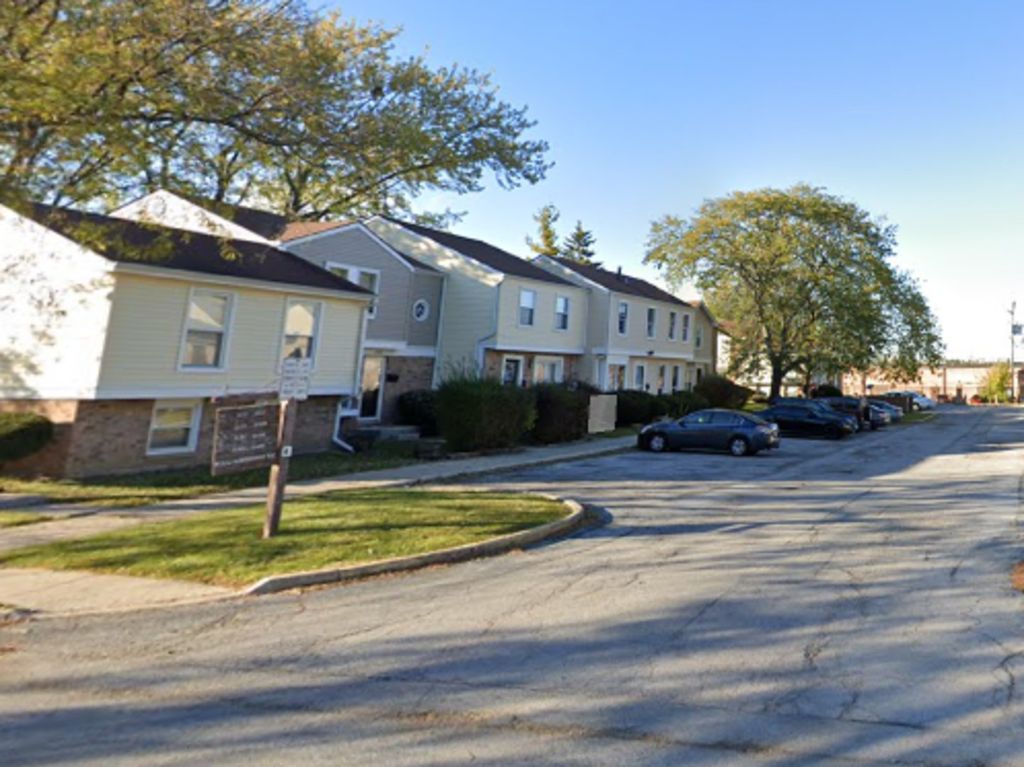 Photo for 1135 Williamsburg Road, Country Club Hills, IL 60478 (MLS # 12475869)