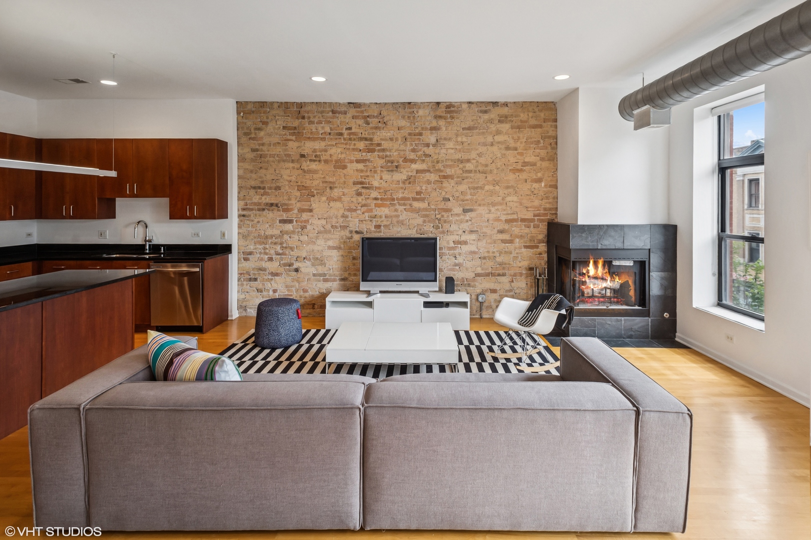 1525 N Milwaukee Avenue 3