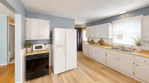 Tiny photo for 334 S SEYMOUR Avenue, Mundelein, IL 60060 (MLS # 12708102)