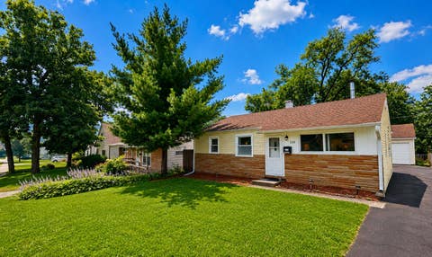 Tiny photo for 334 S SEYMOUR Avenue, Mundelein, IL 60060 (MLS # 12708102)