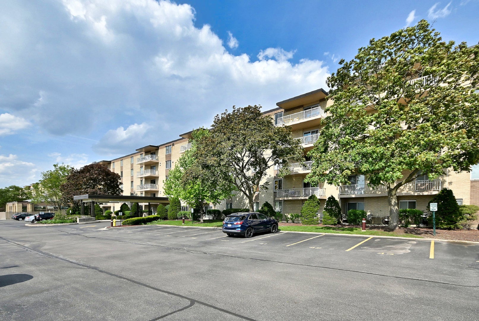 110 W Butterfield Road 309S